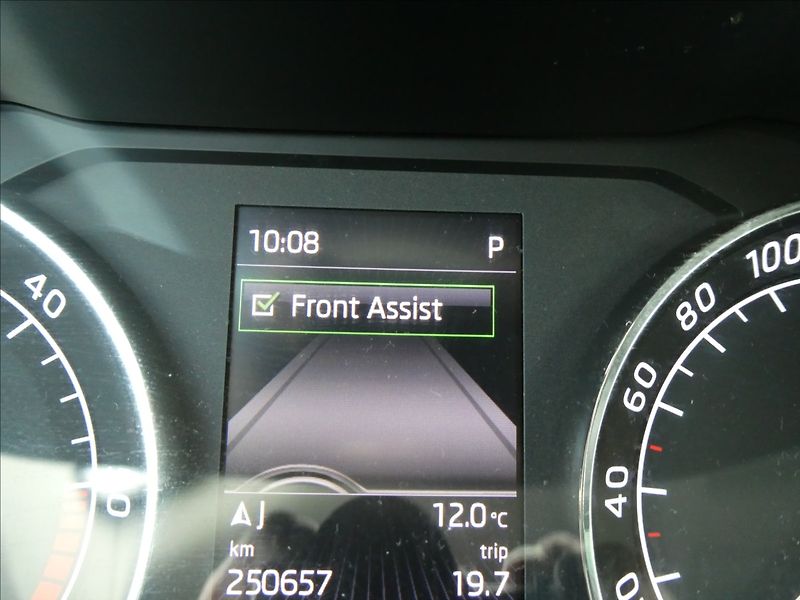 Škoda Superb 2,0 TDi STYLE DSG, 2x kola, ČR - fotka 37 z 43