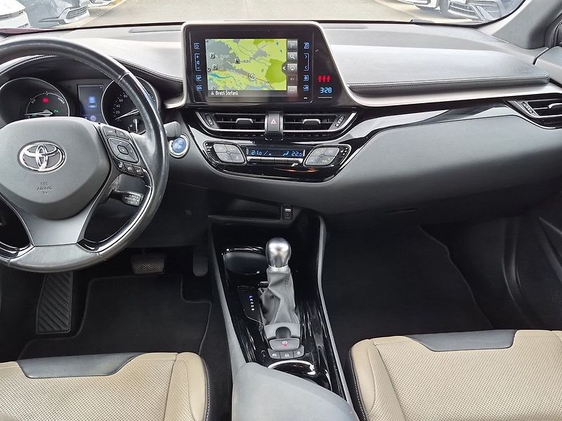 Toyota C-HR Hybrid 1.8 E-CVT Selection - fotka 12 z 26