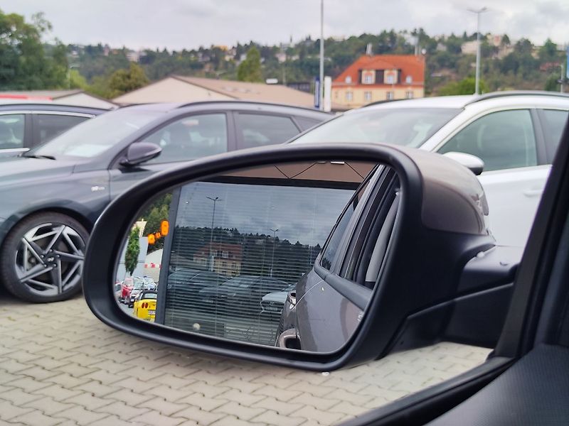 Hyundai Kona EV/64kWh Czech Edition AT - fotka 15 z 35