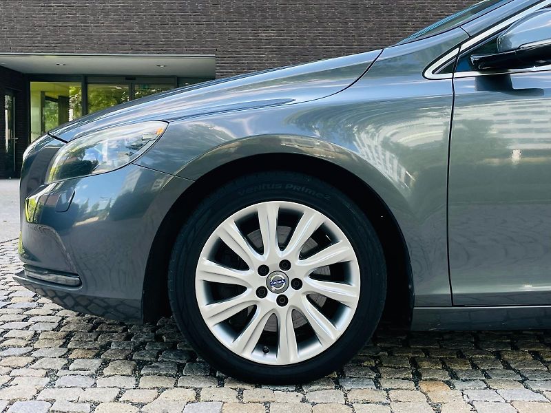 Volvo V40 2.0D3 5VÁLEC MANUÁL SERVISKA - fotka 48 z 48