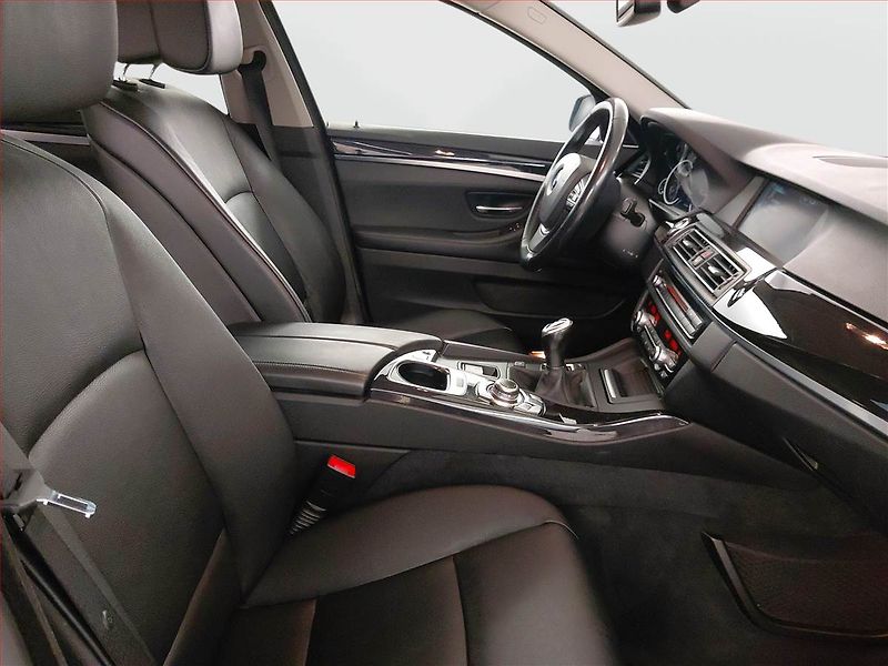 BMW Řada 5 (2013) 520d, Serv.kniha, Navi - fotka 9 z 19