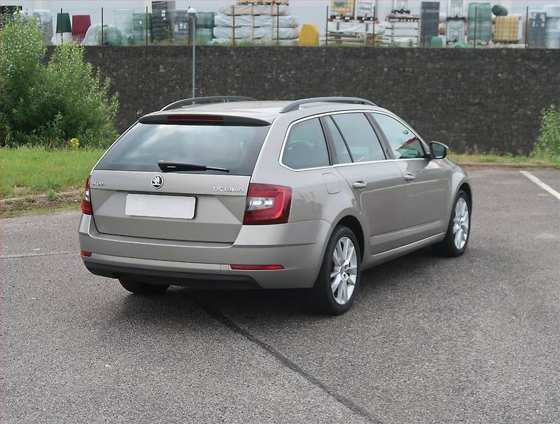 Škoda Octavia (2017) Style 1.6 TDI, Serv.kniha - fotka 5 z 13