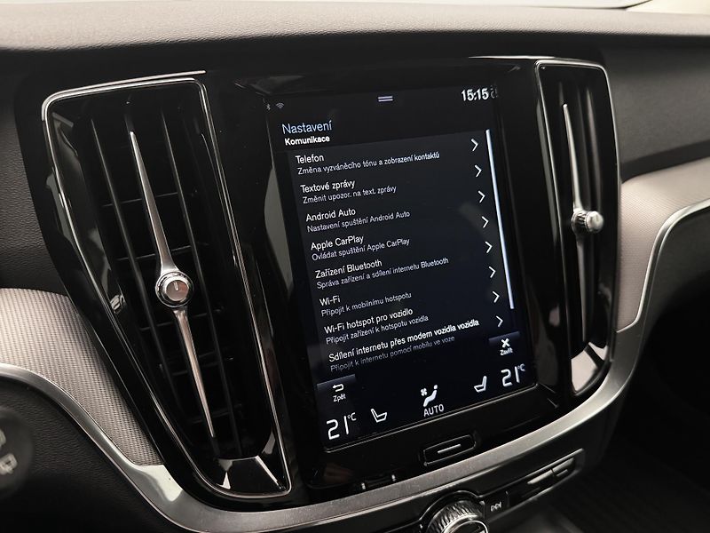 Volvo V60 CC D4 AWD MOMENTUM REZERVACE - fotka 36 z 43