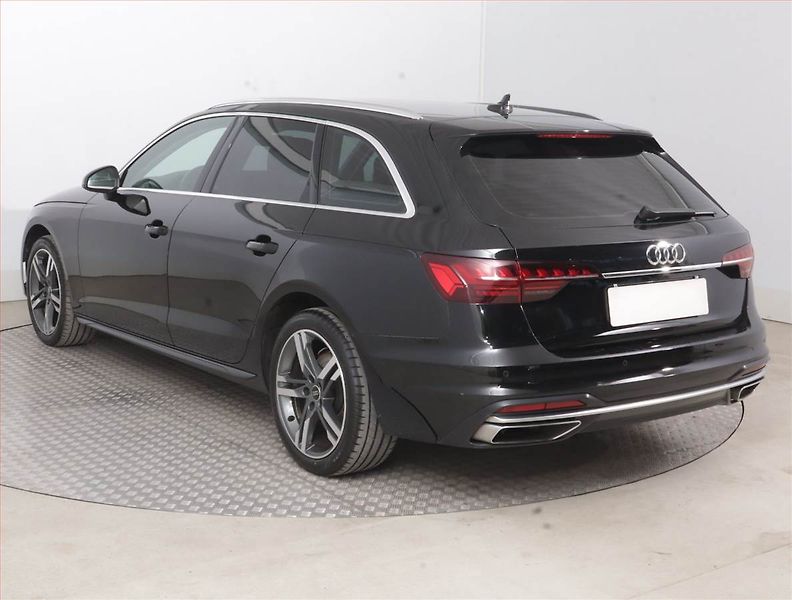 Audi A4 (2022) 2.0 TDI - fotka 4 z 17