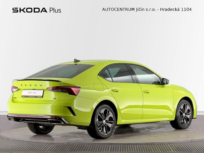 Škoda Octavia (2024) iV DSG 1.4TSI 180kW RS - fotka 2 z 33
