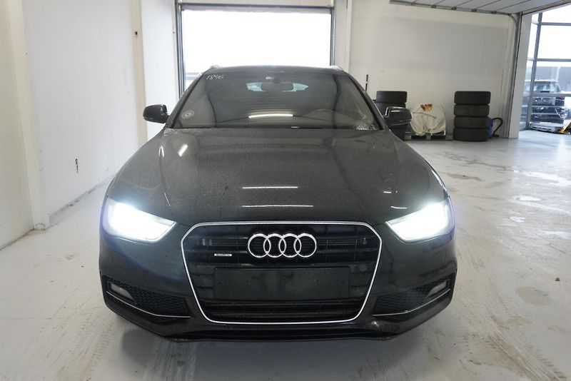 Audi A4 2.0 TFSI 162kW QUATTRO S-LINE - fotka 2 z 27