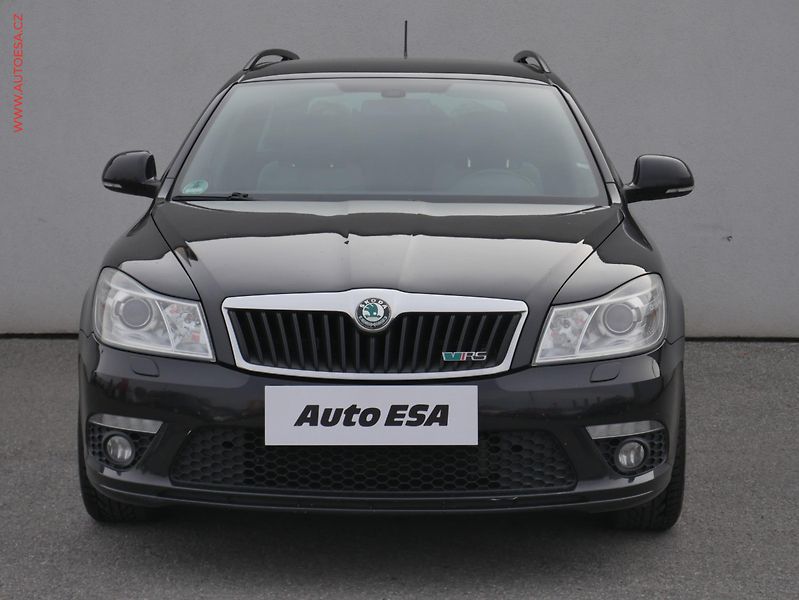 Škoda Octavia (2011) 2.0 TDi, RS, DSG, bixen - fotka 2 z 20