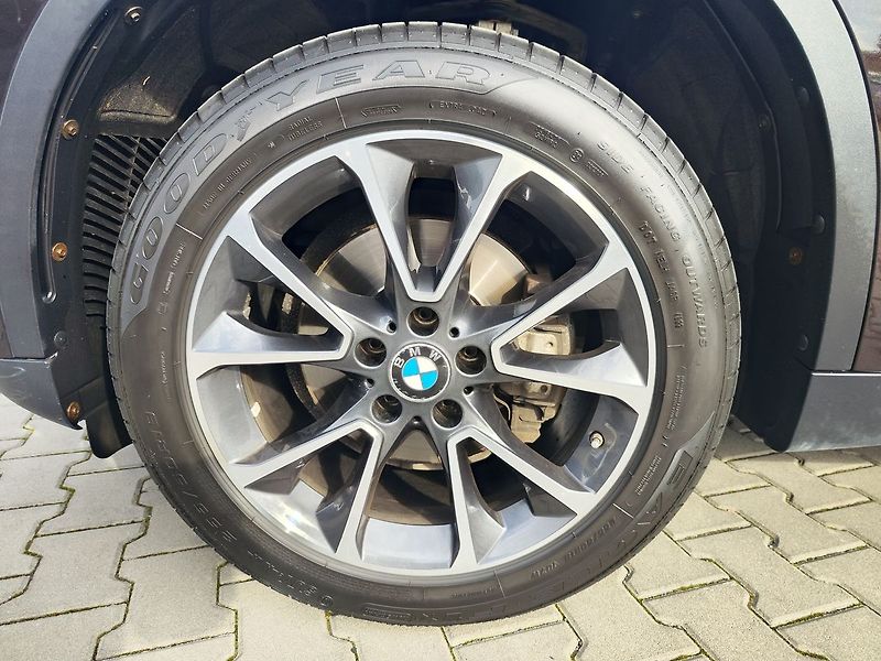BMW X5 30d/190kW xDrive AT - fotka 38 z 38