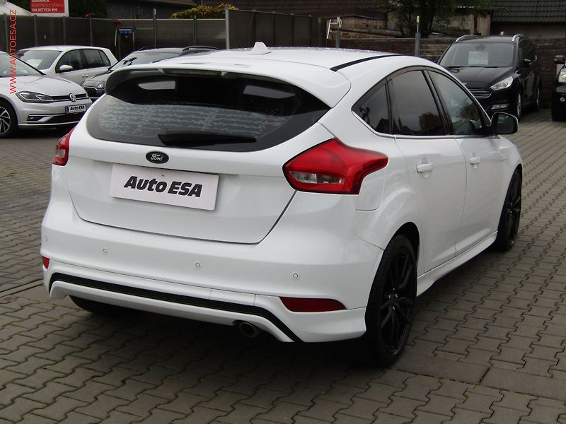 Ford Focus (2015) 2.0 TDCi, Titanium, AT, bixen - fotka 4 z 20