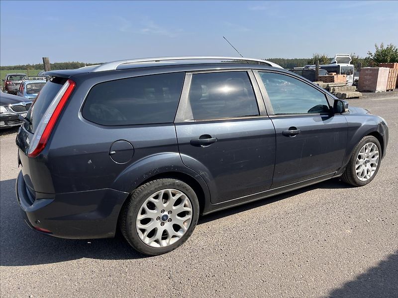Ford Focus 1,8 i KLIMA 2x KOLA VYHŘ. OKNO - fotka 5 z 37