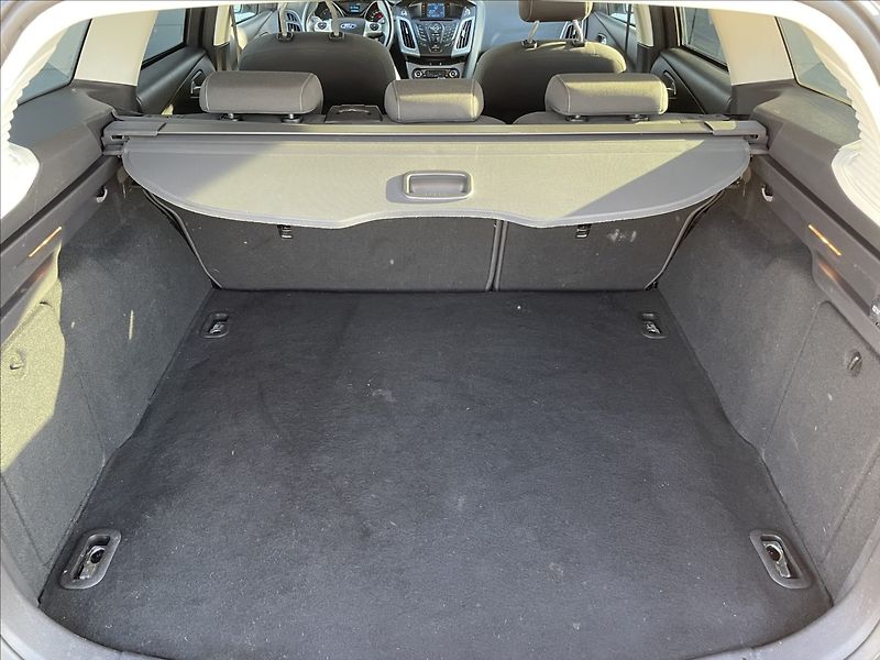 Ford Focus 1,6 TDCi 85KW AUT.KLIMA - fotka 23 z 23