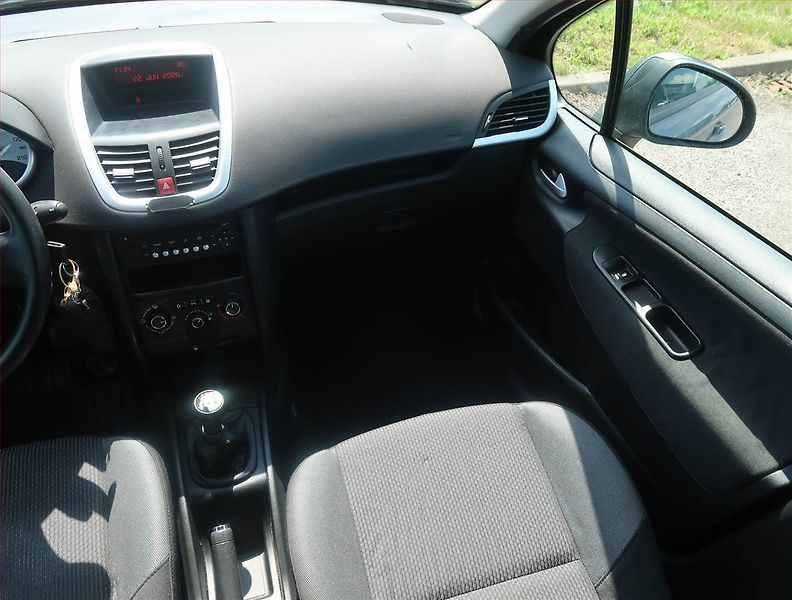 Peugeot 207 (2010) 1.4 VTi, po STK, jezdí skvěle - fotka 8 z 13