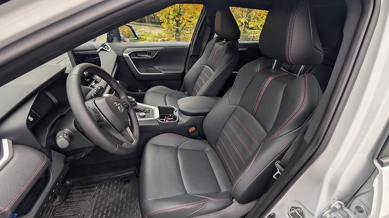 Toyota RAV4 (2025) EXECUTIVE PHEV 4x4, JBL 2,5l   - fotka 7 z 27