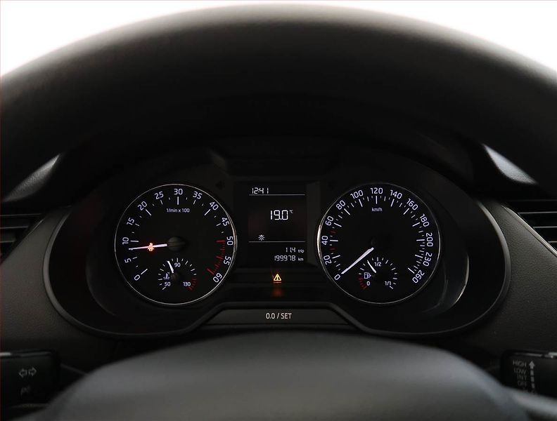 Škoda Octavia (2013) 1.6 TDI, Serv.kniha - fotka 11 z 16