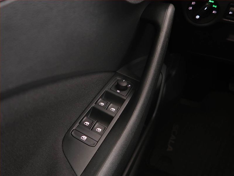 Škoda Scala (2024) Fresh 1.5 TSI, ČR,1.maj - fotka 23 z 24
