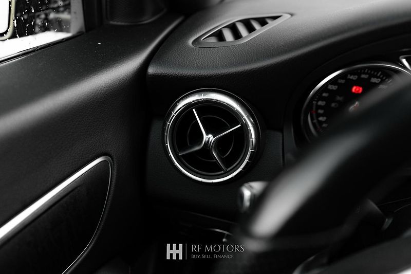 Mercedes-Benz CLA (2018) 220d SB 4Matic AMG - fotka 36 z 49