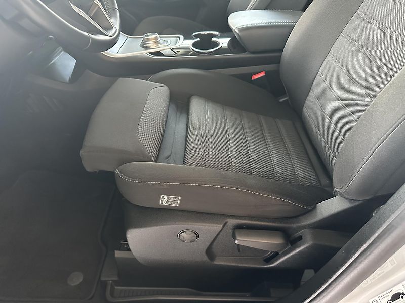 Ford S-MAX Business 2.5i HEV 190k aut. - fotka 16 z 28