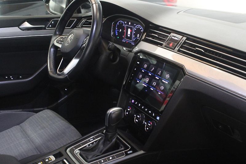 Volkswagen Passat (2020) 2.0TDI DSG Display Matrix - fotka 22 z 36