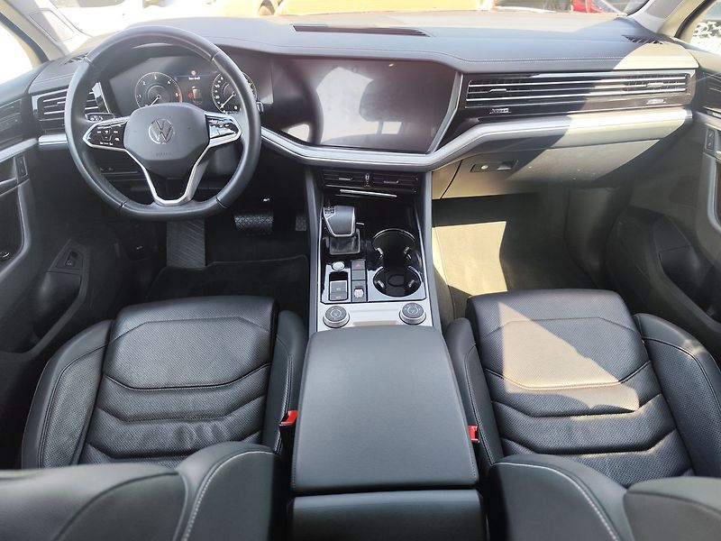 Volkswagen Touareg 3.0 TDi/210kW Elegance AT 4x4 - fotka 16 z 39
