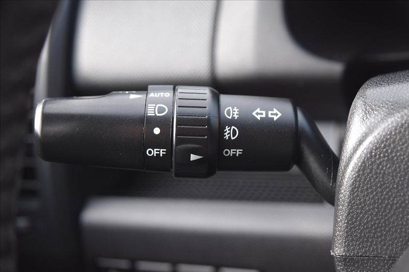 Mazda 5 1,8 i(MZR) 85KW 7 MÍST TAŽNÉ - fotka 31 z 40