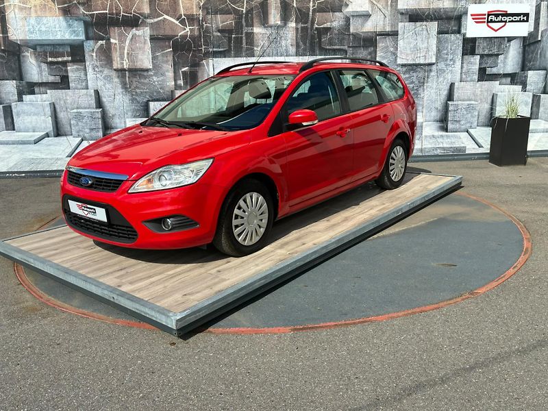 Ford Focus (2010) 1.6TDCi, 66KW, VYHŘ. SEDADLA - fotka 3 z 22