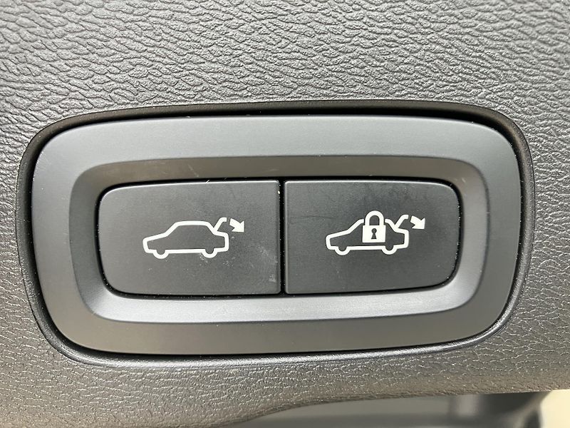 Volvo XC60 T6 AWD Drive-E Inscription AT8 - fotka 11 z 47