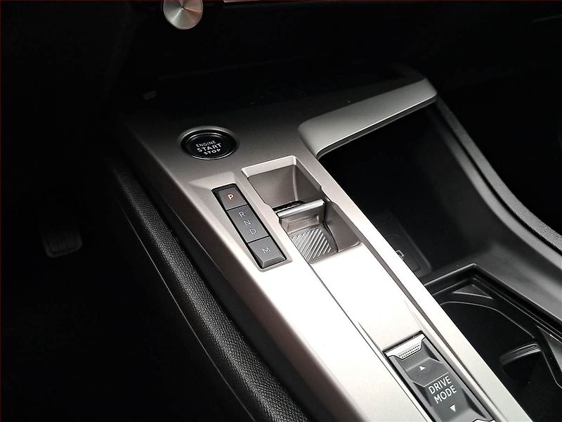 Peugeot 408 (2024) Allure Hybrid 136 - fotka 16 z 18