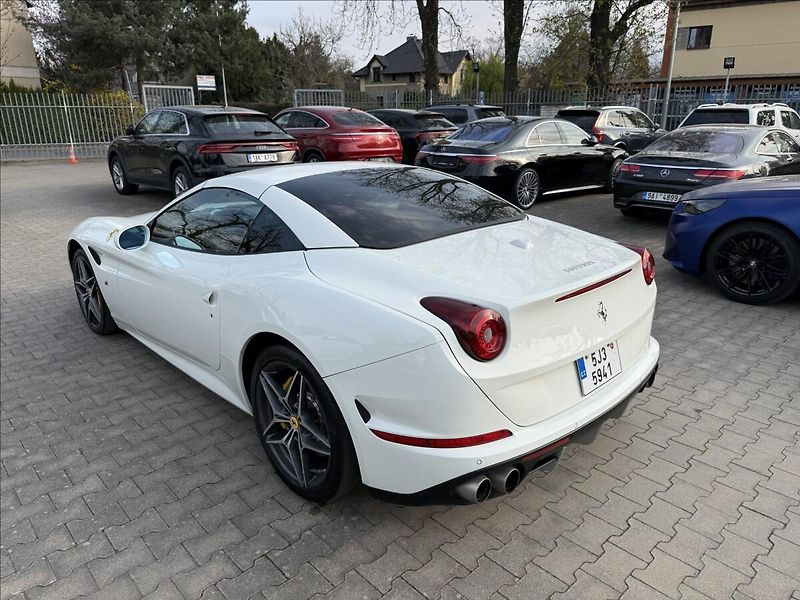 Ferrari California T 3,9 V8 412 kW - fotka 23 z 26