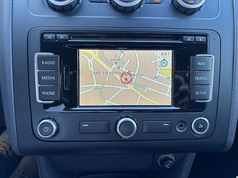 Volkswagen Touran 1.4TSI-103KW.DSG.7MÍST.ZÁRUKA - fotka 36 z 51