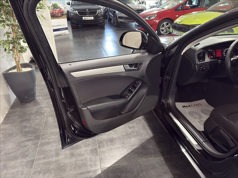 Audi A4 1,8   TFSI B8 BI-XENON ALU R18 - fotka 6 z 33