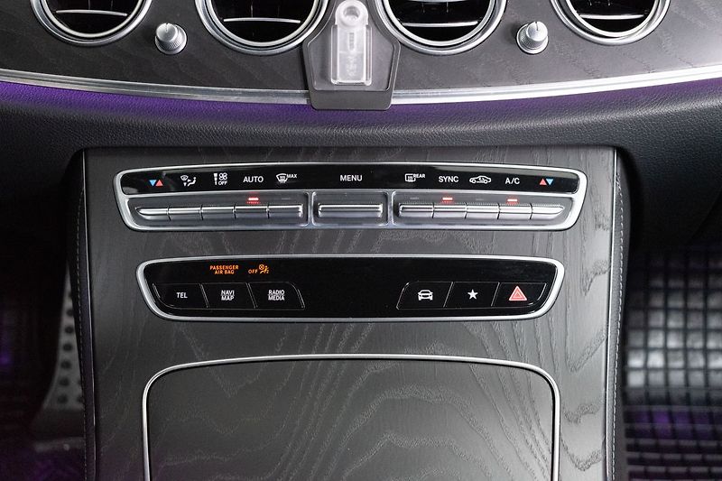 Mercedes-Benz Třídy E E 220d AMG*4MATIC*TAŽNÉ*ACC*ČR - fotka 26 z 52