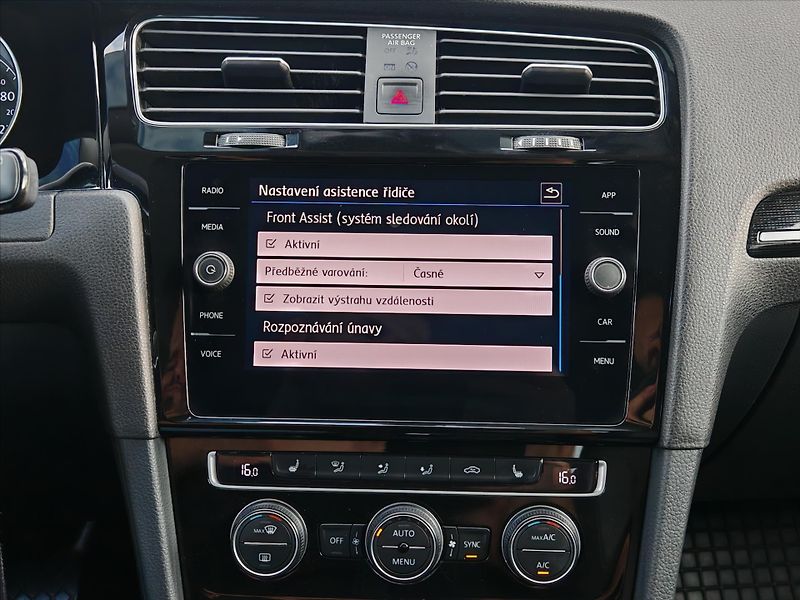 Volkswagen Golf 1,5   Variant Highline 1,5TDI - fotka 18 z 28