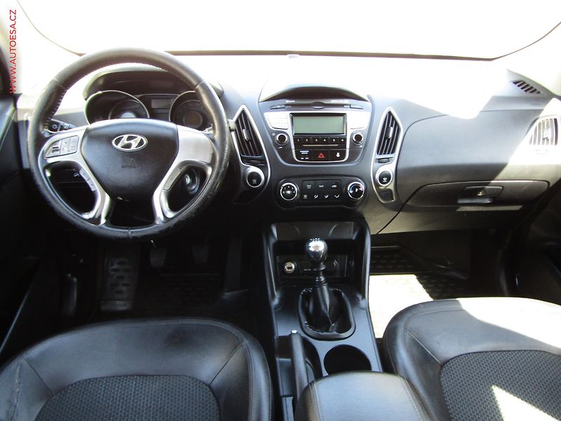 Hyundai ix35 (2011) 1.6 GDi, ČR, AC, TZ, park - fotka 8 z 17