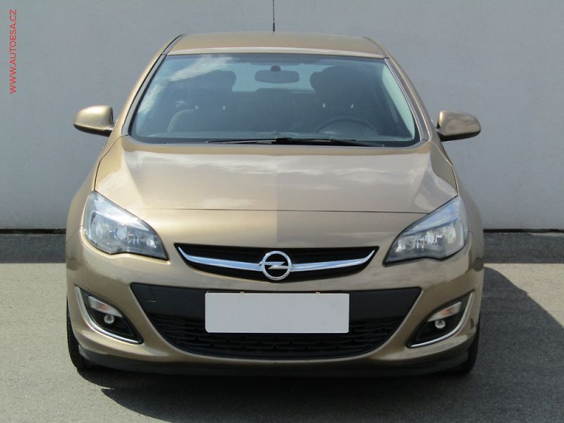 Opel Astra (2013) 1.4 Turbo, ČR - fotka 2 z 3
