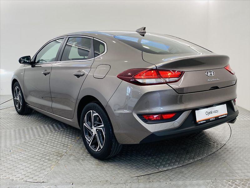 Hyundai i30 1,5 T-GDi 117kW Smart - fotka 22 z 25