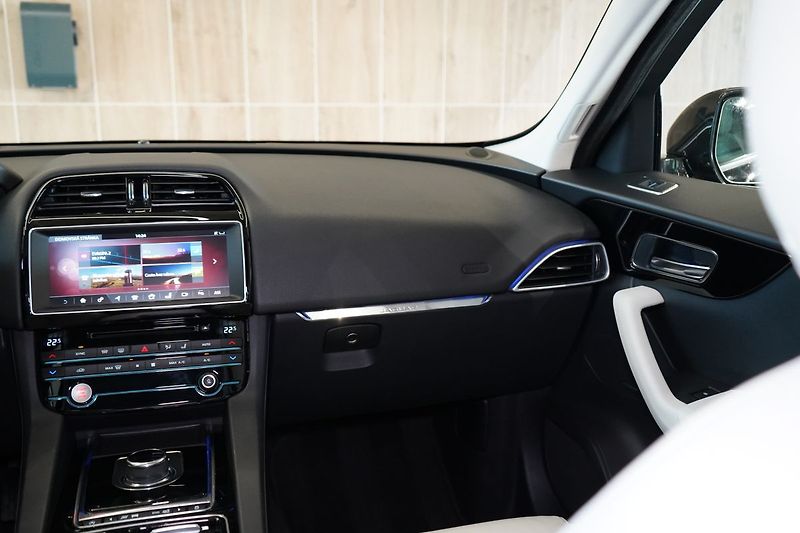 Jaguar F-Pace 30d AWD, PRESTIGE, Panorama - fotka 49 z 49