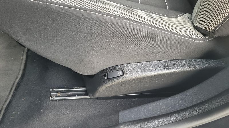 Dacia Lodgy STEPWAY 1,6i 75 KW 7 MÍST - fotka 16 z 26