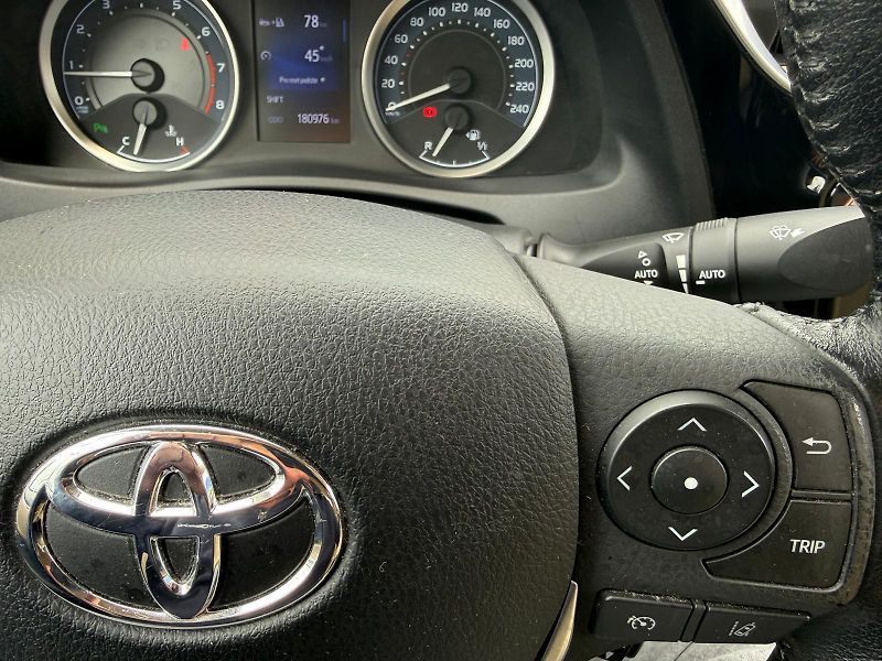 Toyota Corolla 1.6 VVT-i Active Trend - fotka 17 z 26