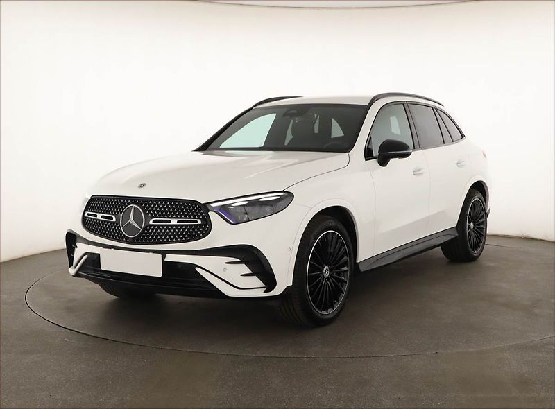 Mercedes-Benz GLC (2025) 200 d 4MATIC, AMG Line - fotka 2 z 21