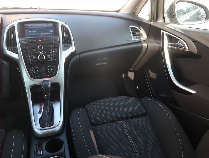 Opel Astra (2011) 1.4 T, Automat, Navi, Xenony - fotka 8 z 20