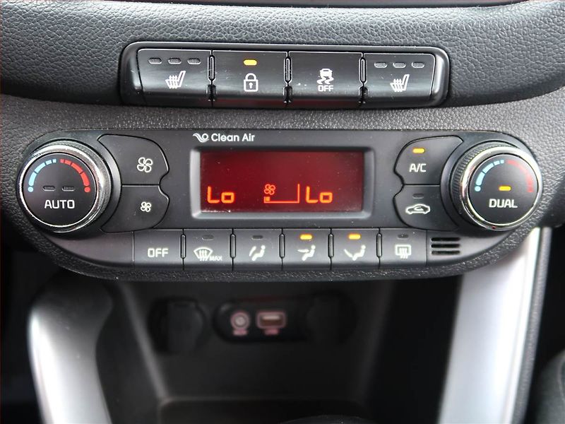 Kia Ceed (2016) 1.6 GDI, Automat, Tempomat - fotka 17 z 19