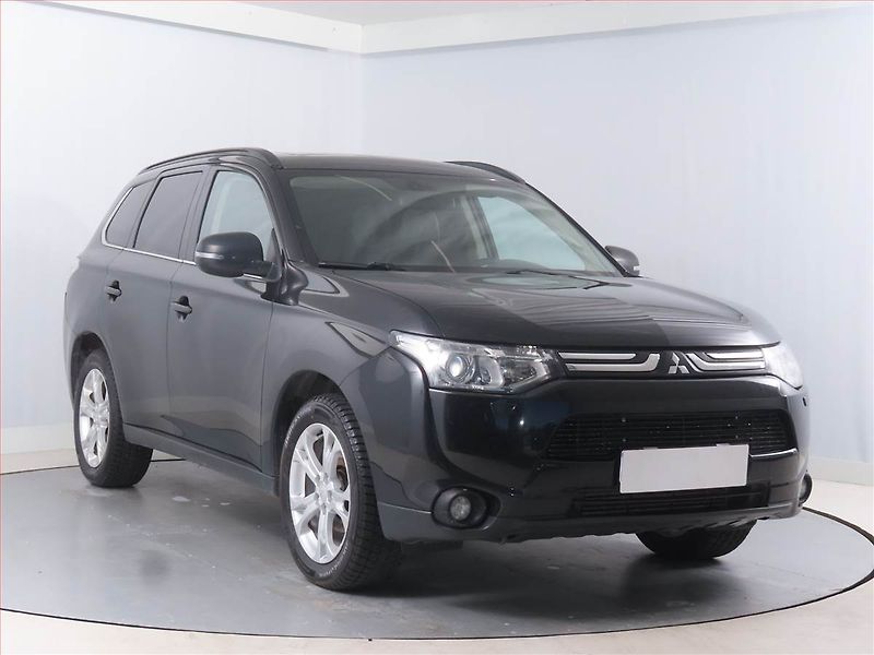 Mitsubishi Outlander (2014) 2.2 DI-D, 4X4, 7 míst, Navi - fotka 1 z 16
