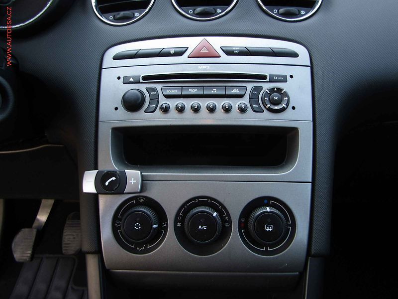 Peugeot 308 (2009) 1.6 HDi, AC, výhřev sed - fotka 11 z 15