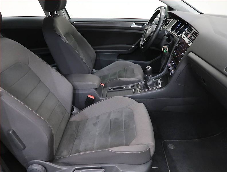 Volkswagen Golf (2017) 1.4 TSI, Navi, Tempomat - fotka 9 z 15
