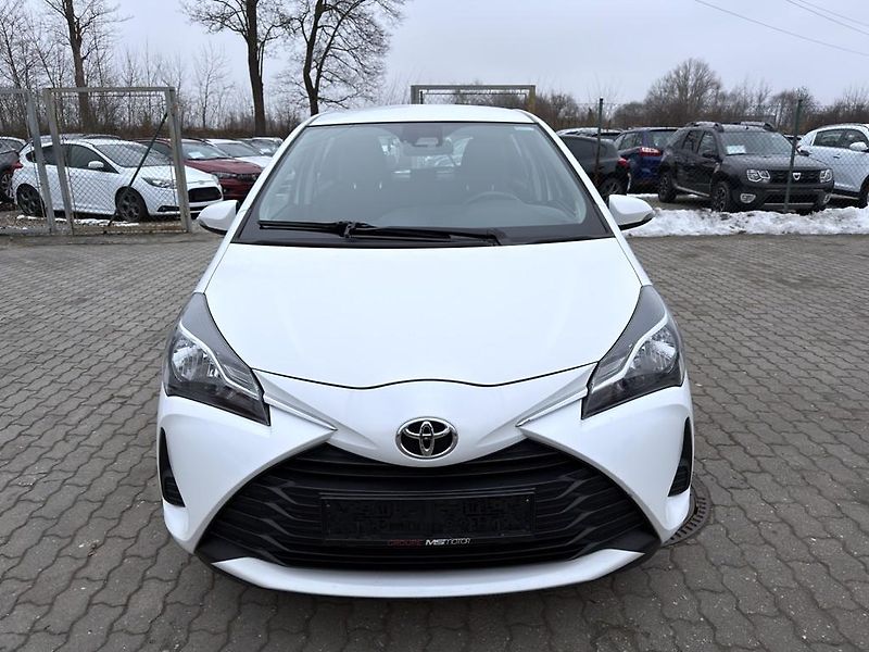 Toyota Yaris 1.5i 82 kW navi. serviska - fotka 2 z 21