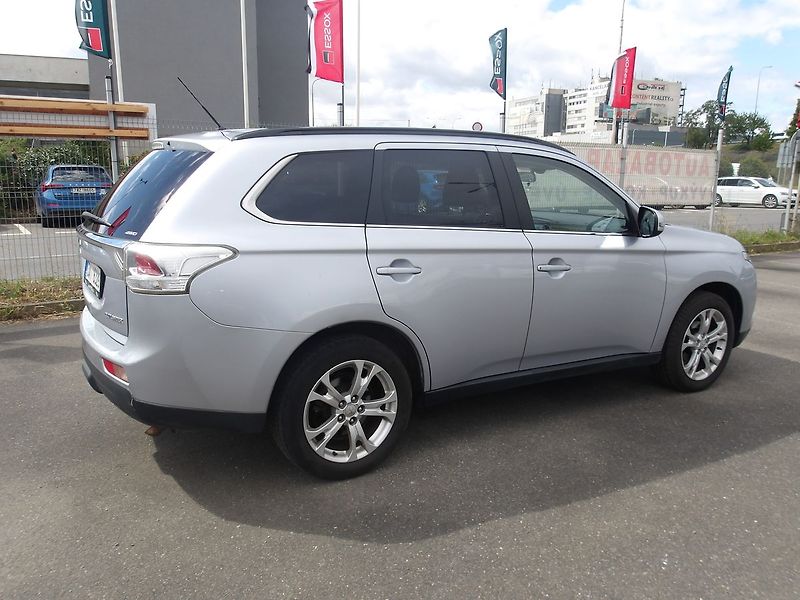 Mitsubishi Outlander 2,3DI-D 4x4 ČR 7 MÍST ! 2.MAJ. - fotka 9 z 39
