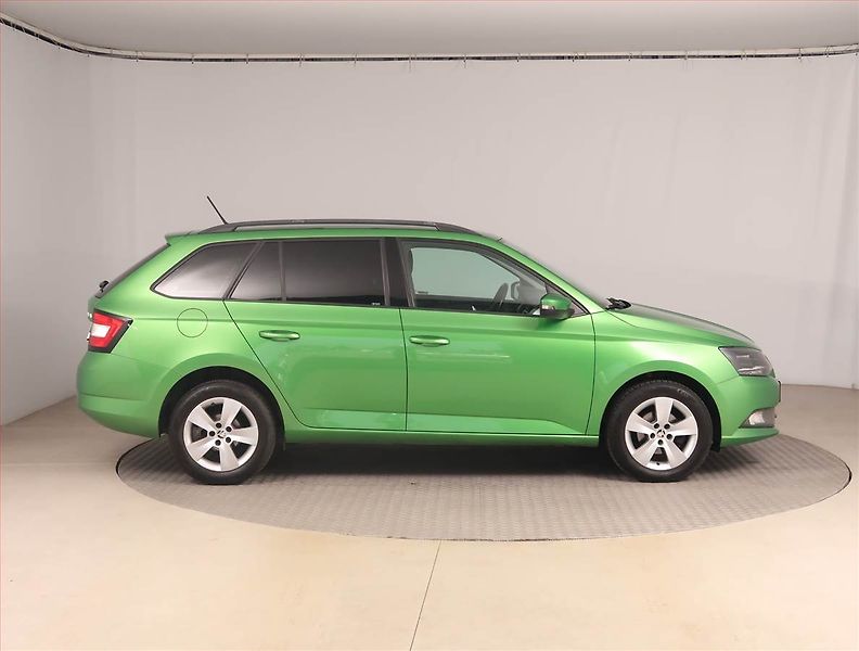 Škoda Fabia (2016) Ambition 1.2 TSI, Serv.kniha - fotka 6 z 16