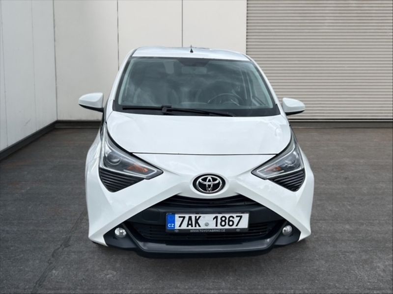 Toyota Aygo 1,0 VVTi x-play - fotka 2 z 11