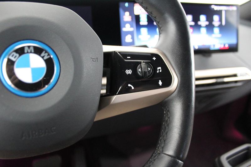 BMW iX xDrive40 - fotka 17 z 29