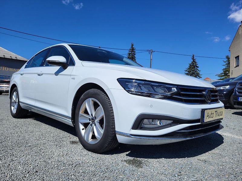 Volkswagen Passat SEDAN 2.0 TDi ELEGANCE *ČR - fotka 32 z 48